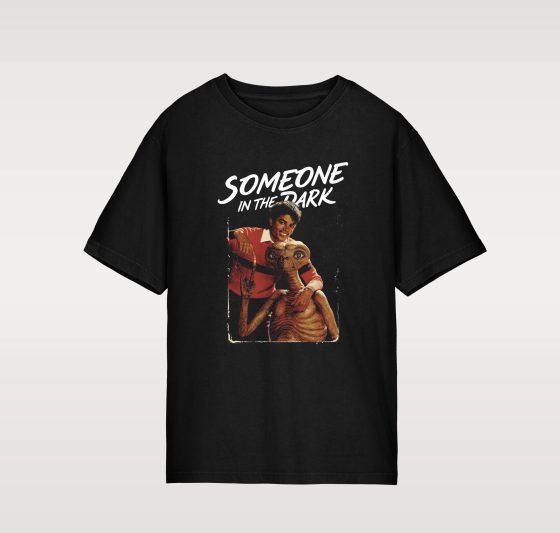 CAMISETA UNISEX SOMEONE IN THE DARK (GEN-7 STYLE)